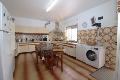 Quinta T3 para Venda em Loule (São Sebastião)