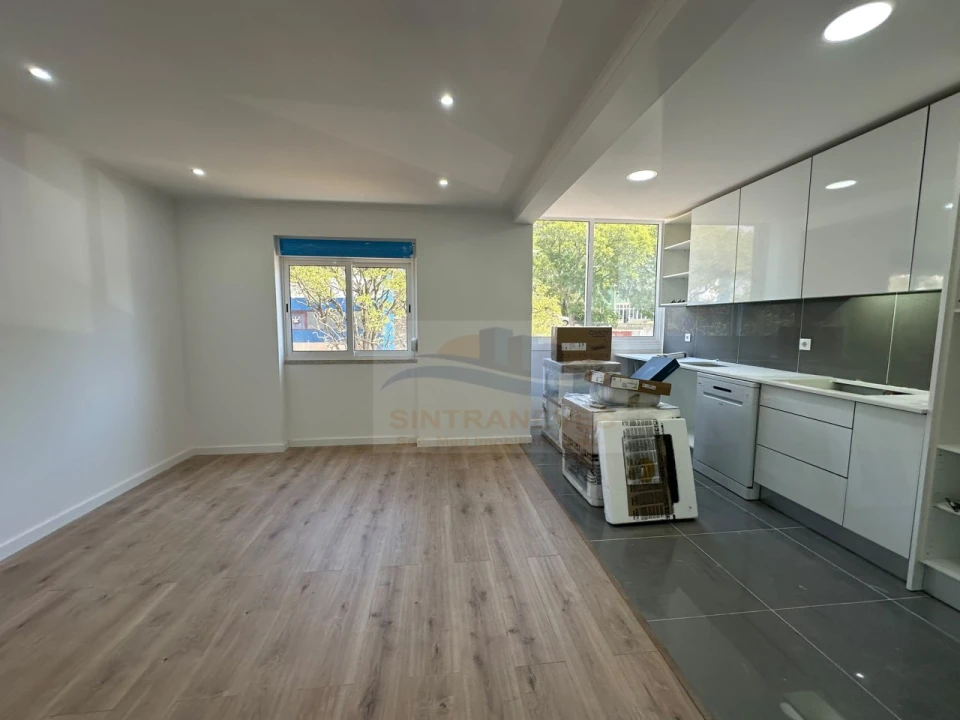 Apartamento T2 para Venda em Venteira Foto 3