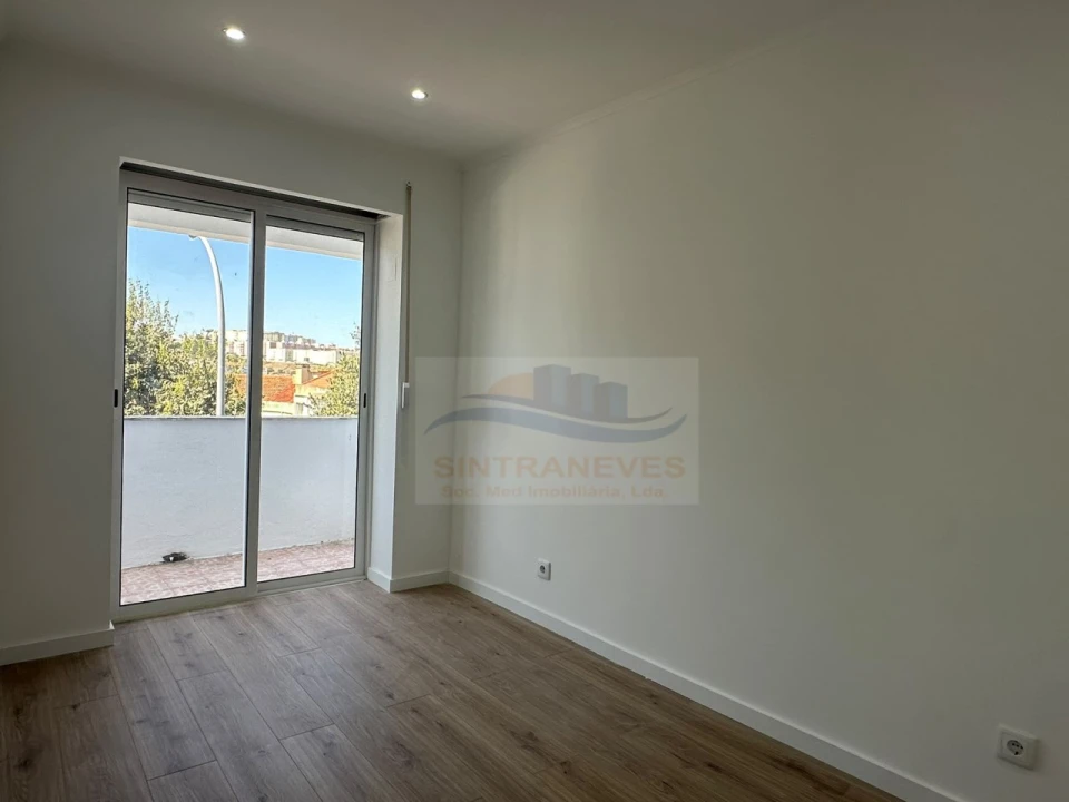Apartamento T2 para Venda em Venteira Foto 12