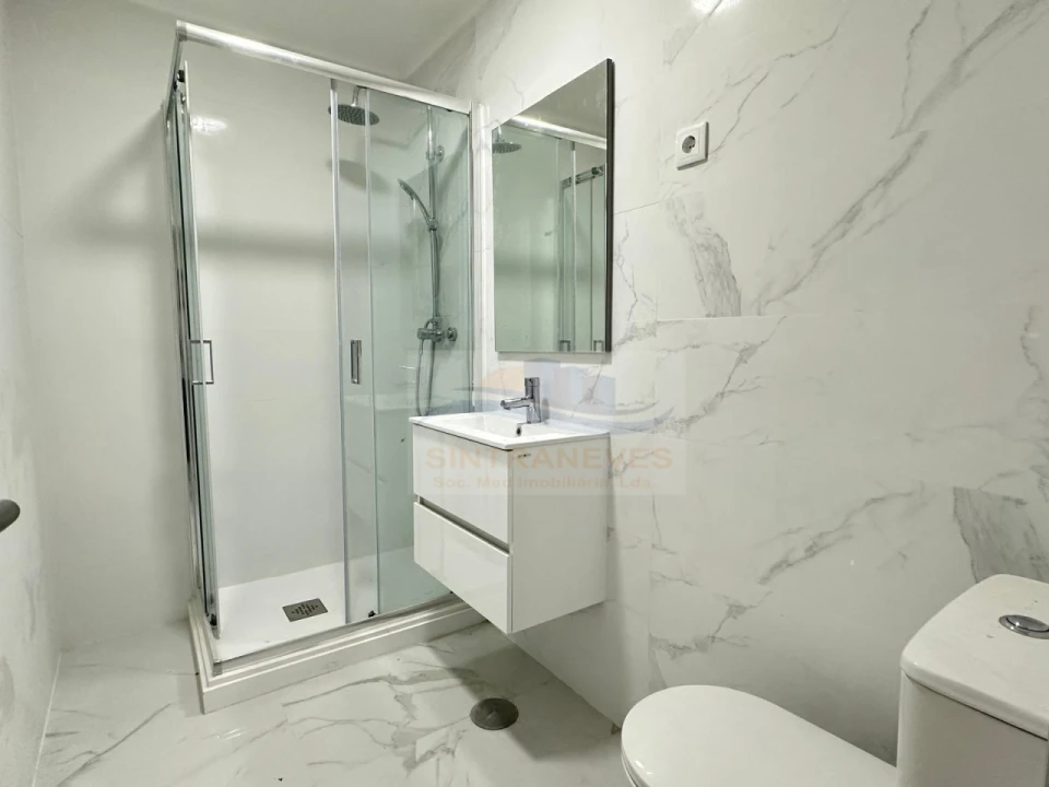 Apartamento T1 para Venda em Venteira Foto 4