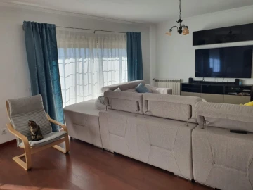 Moradia T4 para Venda em Santo Antonio dos Olivais