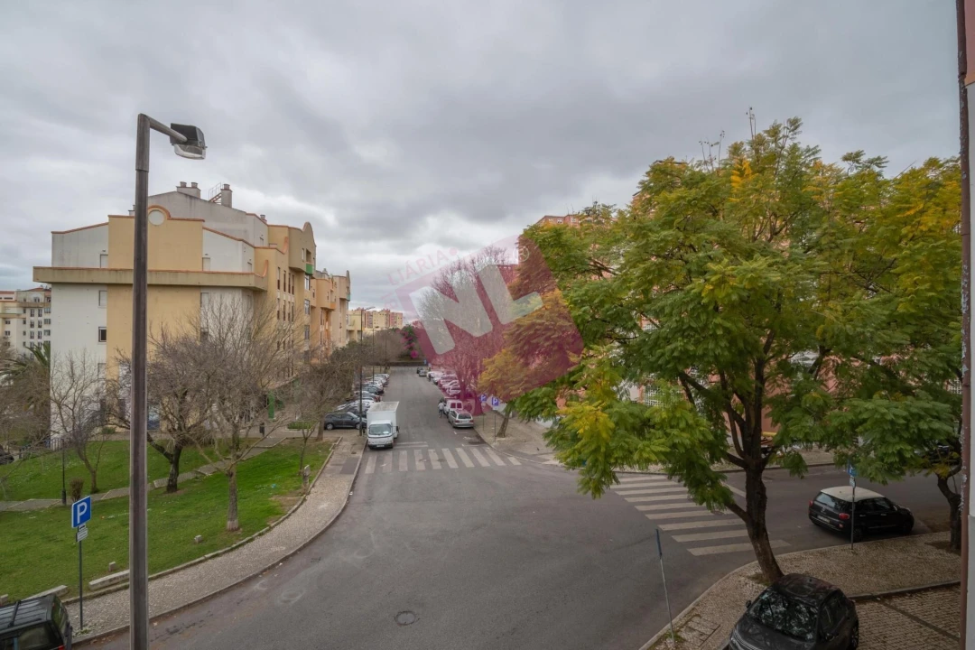 Apartamento T1 para Arrendamento em Lumiar Foto 14