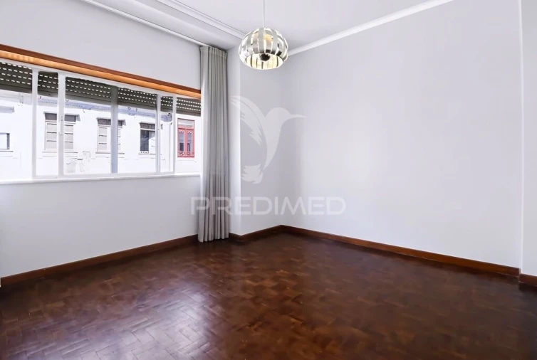 Apartamento T3 para Venda em Cedofeita, Santo Ildefonso, Sé, Miragaia, São Nicolau e Vitória Foto 3