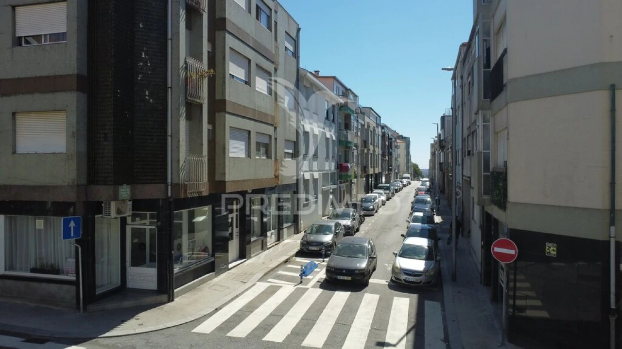 Apartamento T3 para Venda em Cedofeita, Santo Ildefonso, Sé, Miragaia, São Nicolau e Vitória Foto 1