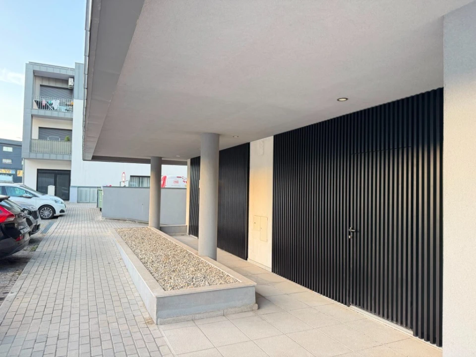 Apartamento T4 para Venda em Rebordões Foto 2