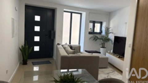 Moradia T2 para Venda em Lagares e Figueira