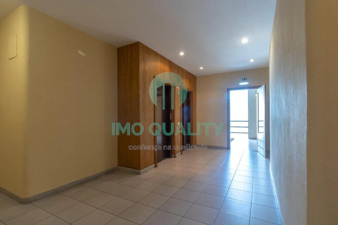 Apartamento T1 para Arrendamento em Lordelo do Ouro e Massarelos Foto 15
