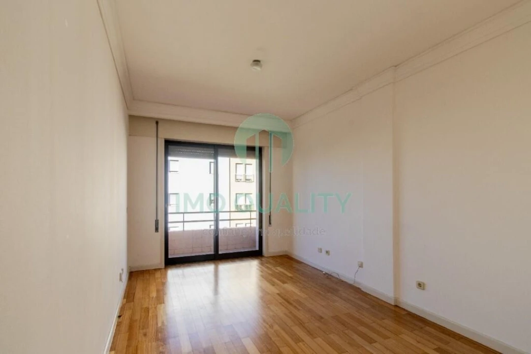 Apartamento T1 para Arrendamento em Lordelo do Ouro e Massarelos Foto 5