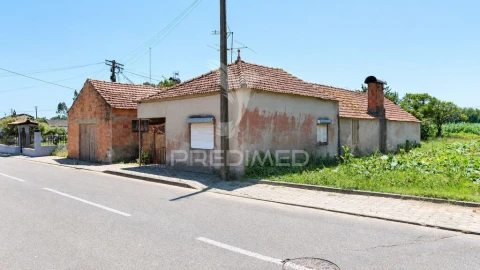 Moradia T2 para Venda em Bustos, Troviscal e Mamarrosa