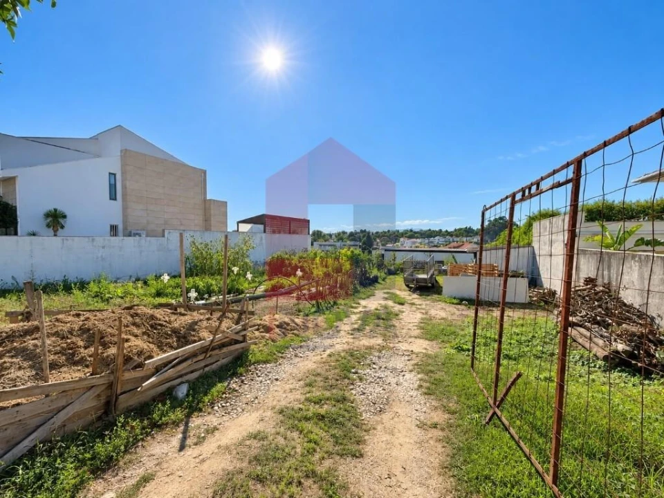 Terreno para Venda em Soutelo Foto 3