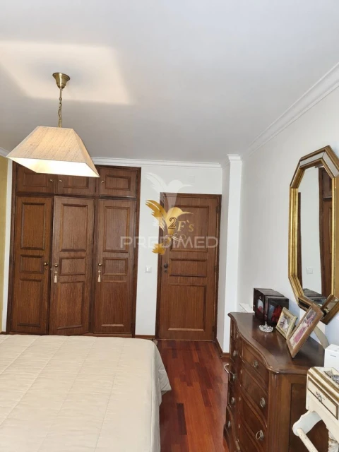 Apartamento T2 para Venda em Carcavelos e Parede