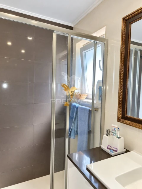 Apartamento T2 para Venda em Carcavelos e Parede