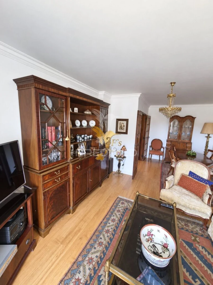 Apartamento T2 para Venda em Carcavelos e Parede Foto 5