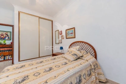 Apartamento T3 para Venda em Estômbar e Parchal