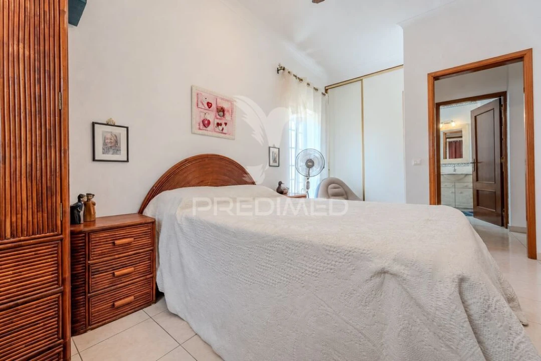 Apartamento T3 para Venda em Estômbar e Parchal Foto 11
