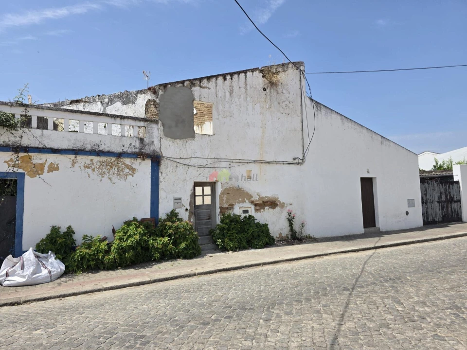 Moradia T2 para Venda em Mora Foto 1