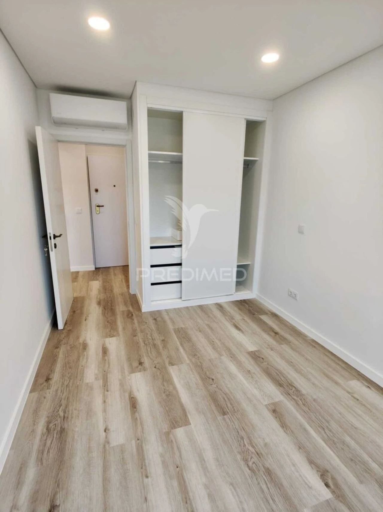 Apartamento T3 para Venda em Almada, Cova da Piedade, Pragal e Cacilhas Foto 8
