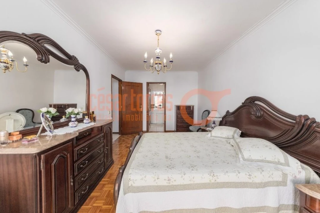 Apartamento T3 para Venda em Oliveira do Douro Foto 17