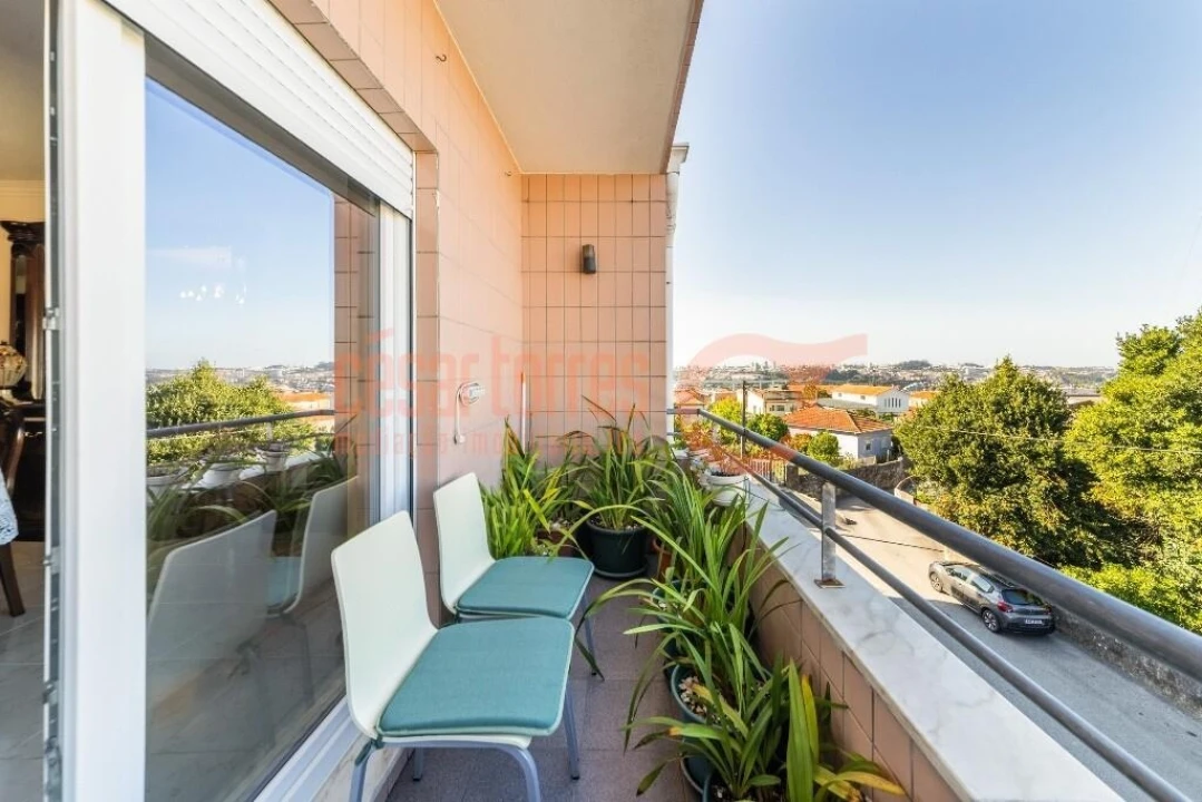 Apartamento T3 para Venda em Oliveira do Douro Foto 10