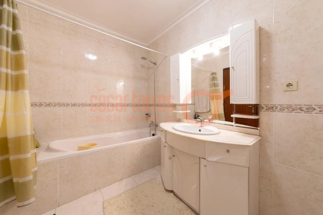 Apartamento T3 para Venda em Oliveira do Douro Foto 21