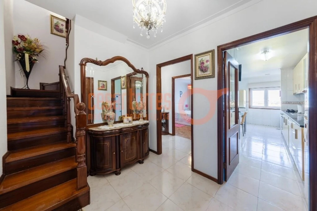 Apartamento T3 para Venda em Oliveira do Douro Foto 2