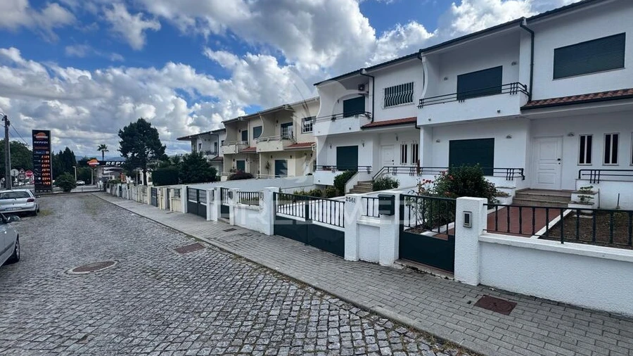 Moradia T4 para Venda em Sande (São Martinho)