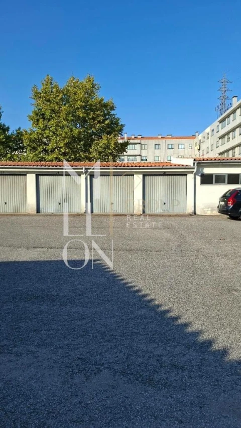 Garagem para Venda em Oliveira do Douro