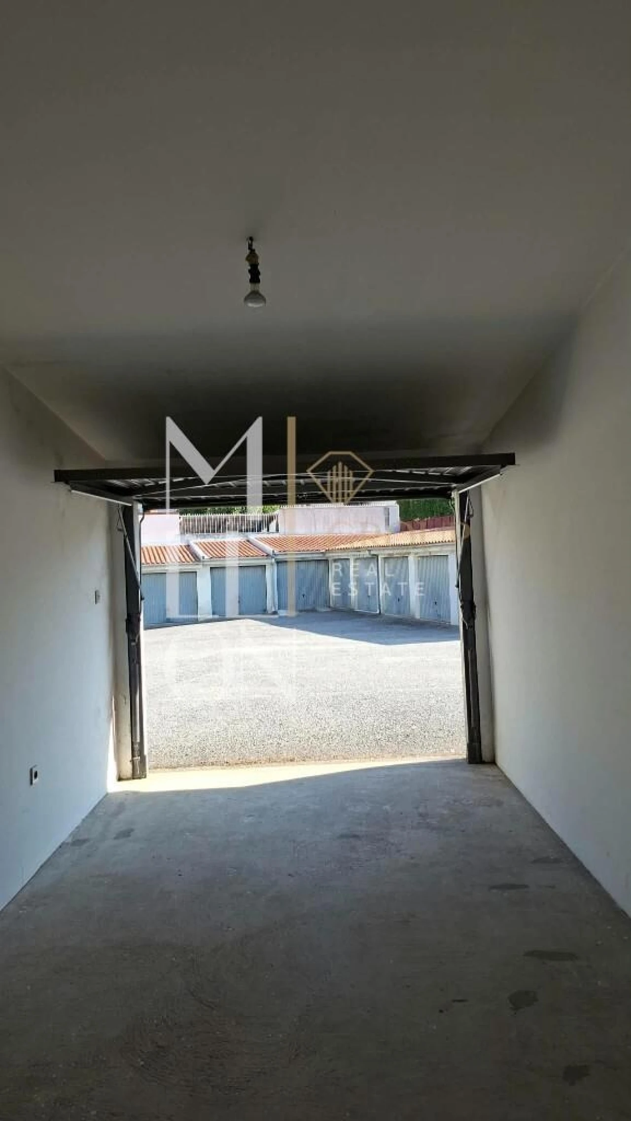 Garagem para Venda em Oliveira do Douro Foto 6