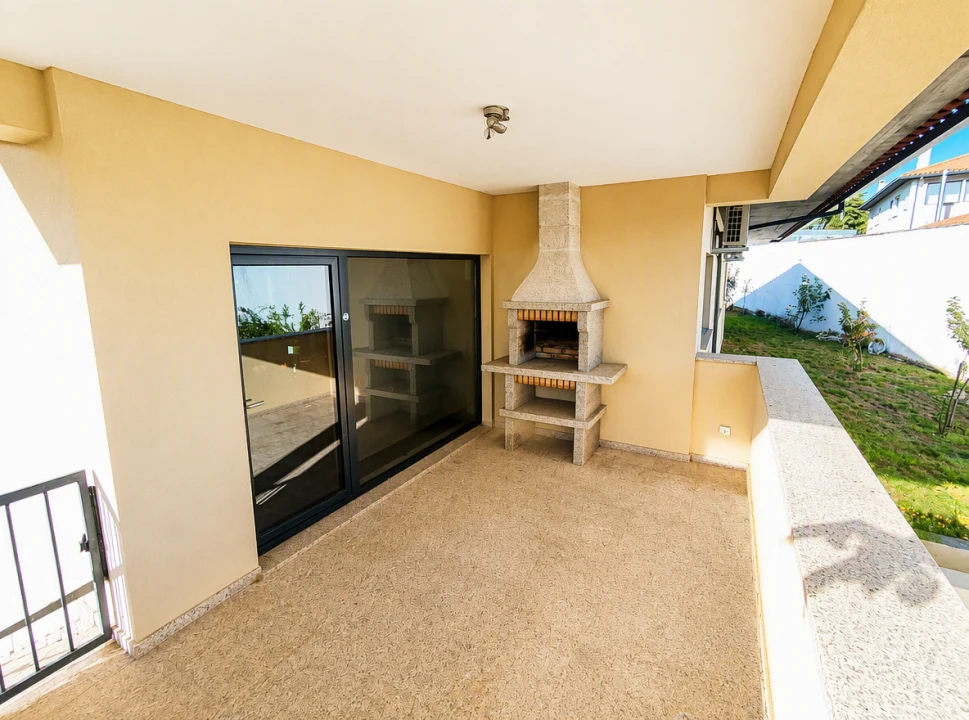 Moradia T3 para Venda em Barreiros e Cepões Foto 9