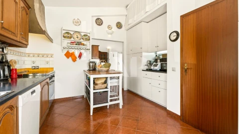 Moradia T4 para Venda em Loule (São Sebastião)