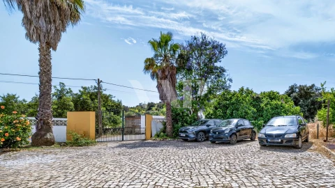 Moradia T4 para Venda em Loule (São Sebastião)