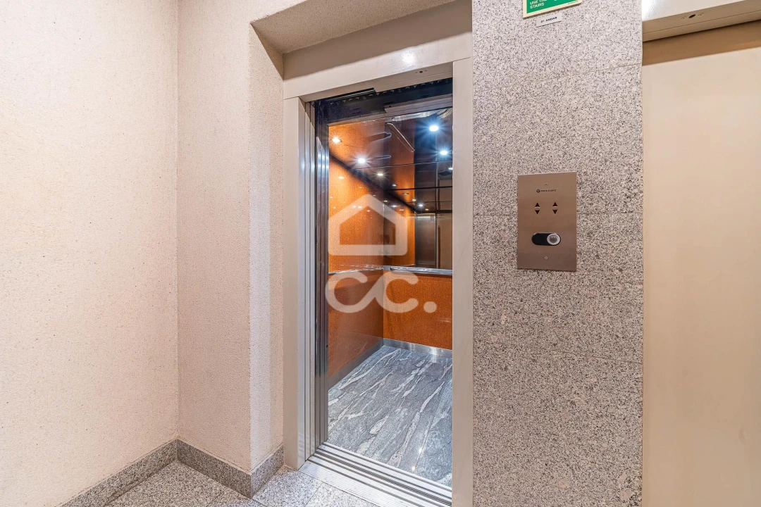 Apartamento T2 para Venda em Cedofeita, Santo Ildefonso, Sé, Miragaia, São Nicolau e Vitória Foto 16