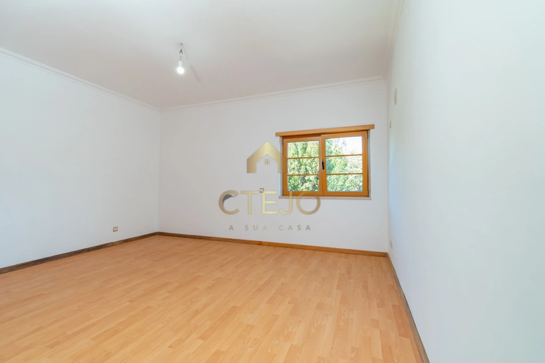 Apartamento T2 para Venda em Agualva e Mira-Sintra Foto 10