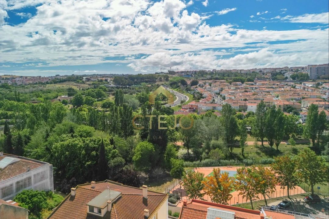 Apartamento T2 para Venda em Agualva e Mira-Sintra Foto 24