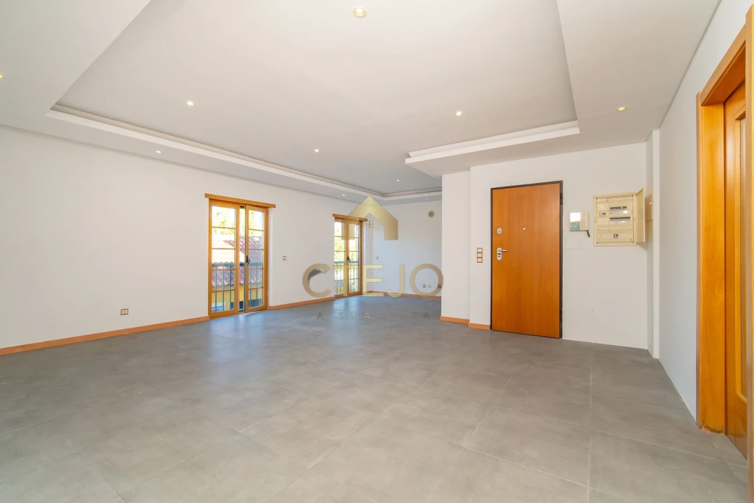 Apartamento T2 para Venda em Agualva e Mira-Sintra Foto 6