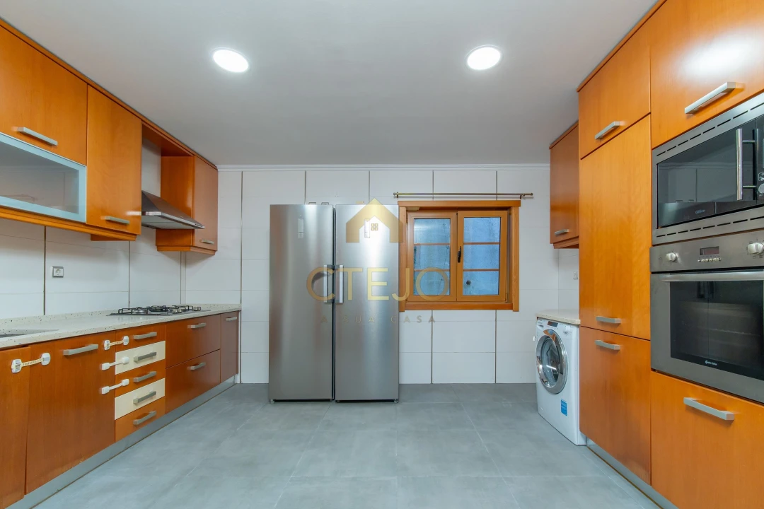Apartamento T2 para Venda em Agualva e Mira-Sintra Foto 1