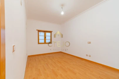 Apartamento T2 para Venda em Agualva e Mira-Sintra
