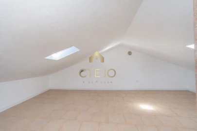 Apartamento T2 para Venda em Agualva e Mira-Sintra