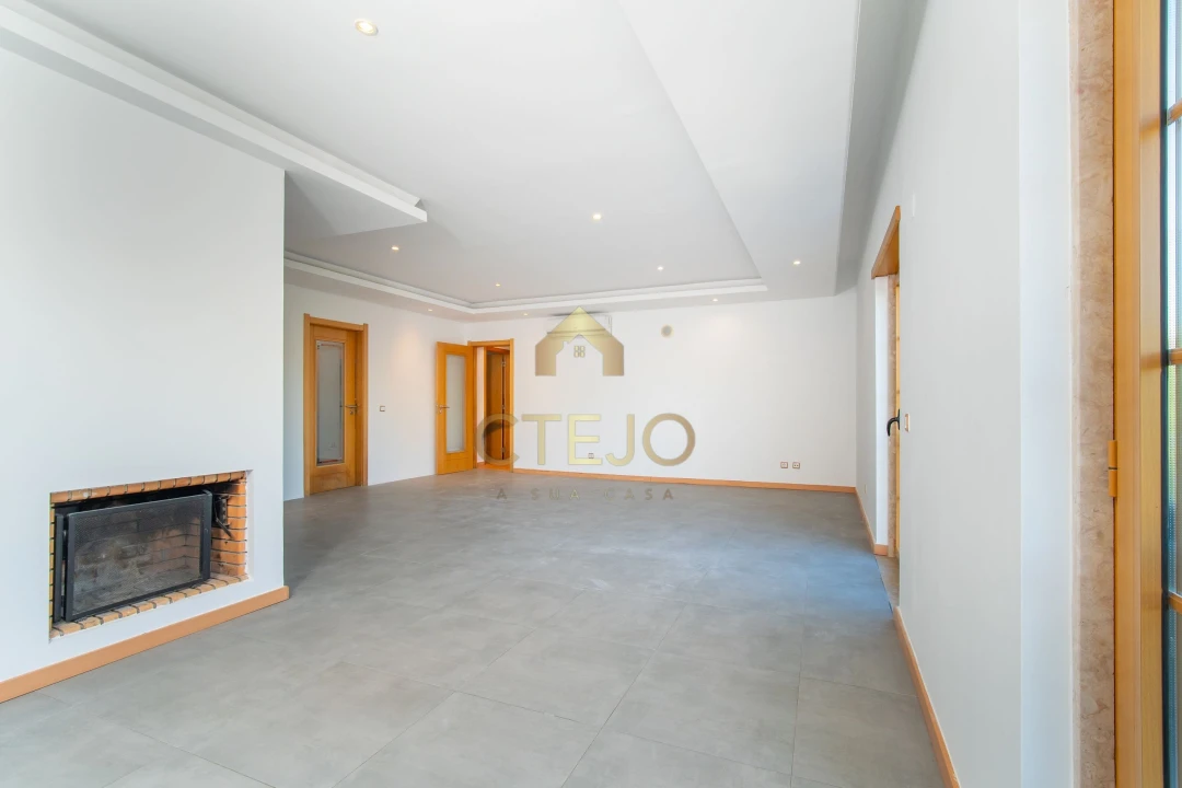 Apartamento T2 para Venda em Agualva e Mira-Sintra Foto 4