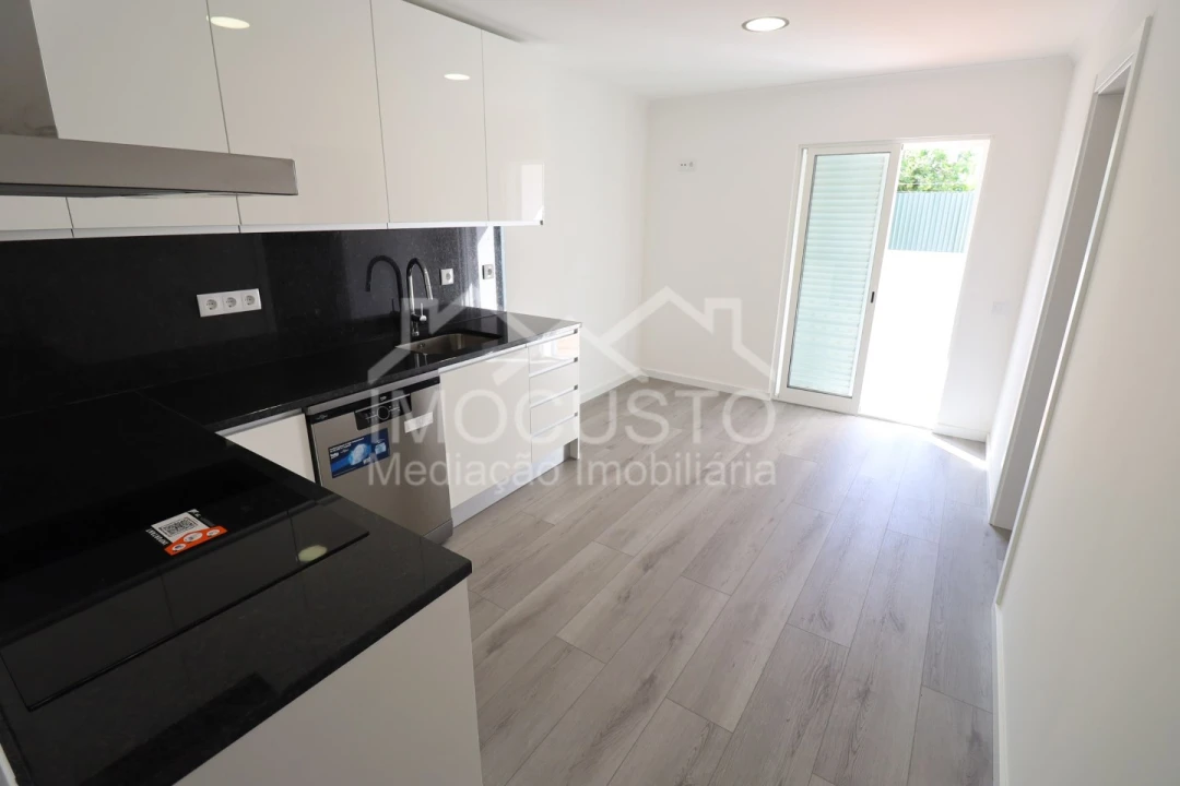 Moradia T2 para Venda em Monte Gordo Foto 3