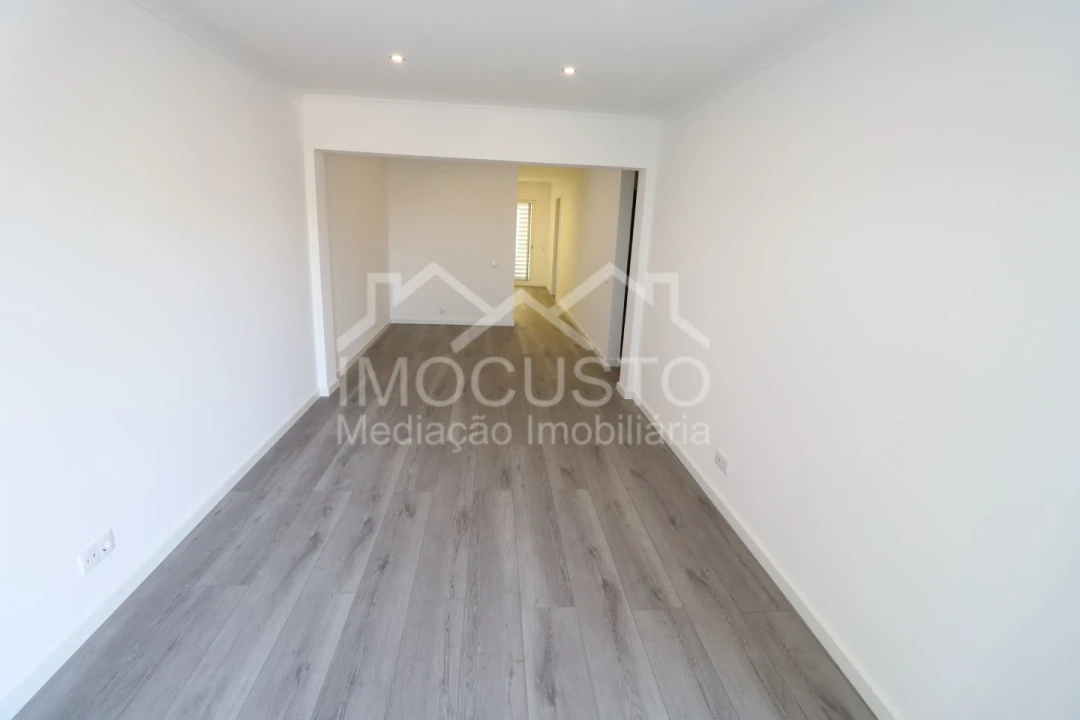 Moradia T2 para Venda em Monte Gordo Foto 5