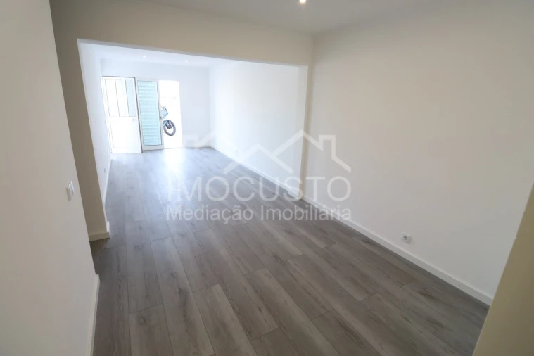 Moradia T2 para Venda em Monte Gordo Foto 4