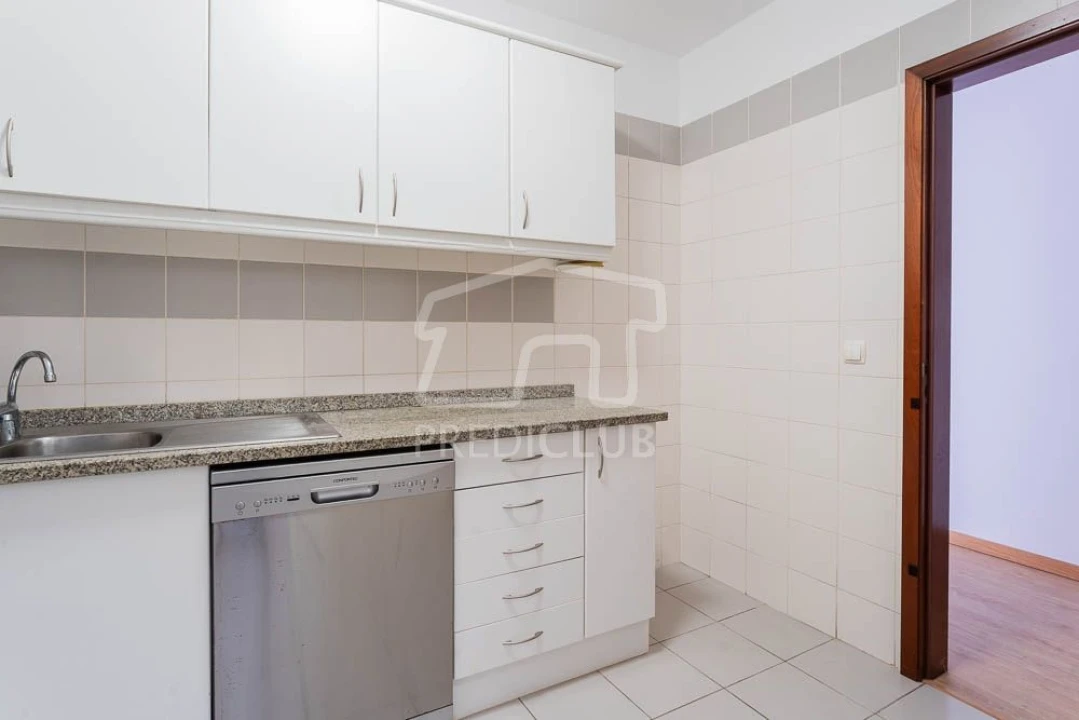 Apartamento T2 para Venda em Caniço Foto 9