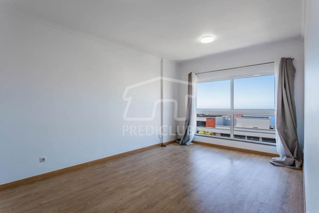 Apartamento T2 para Venda em Caniço Foto 3