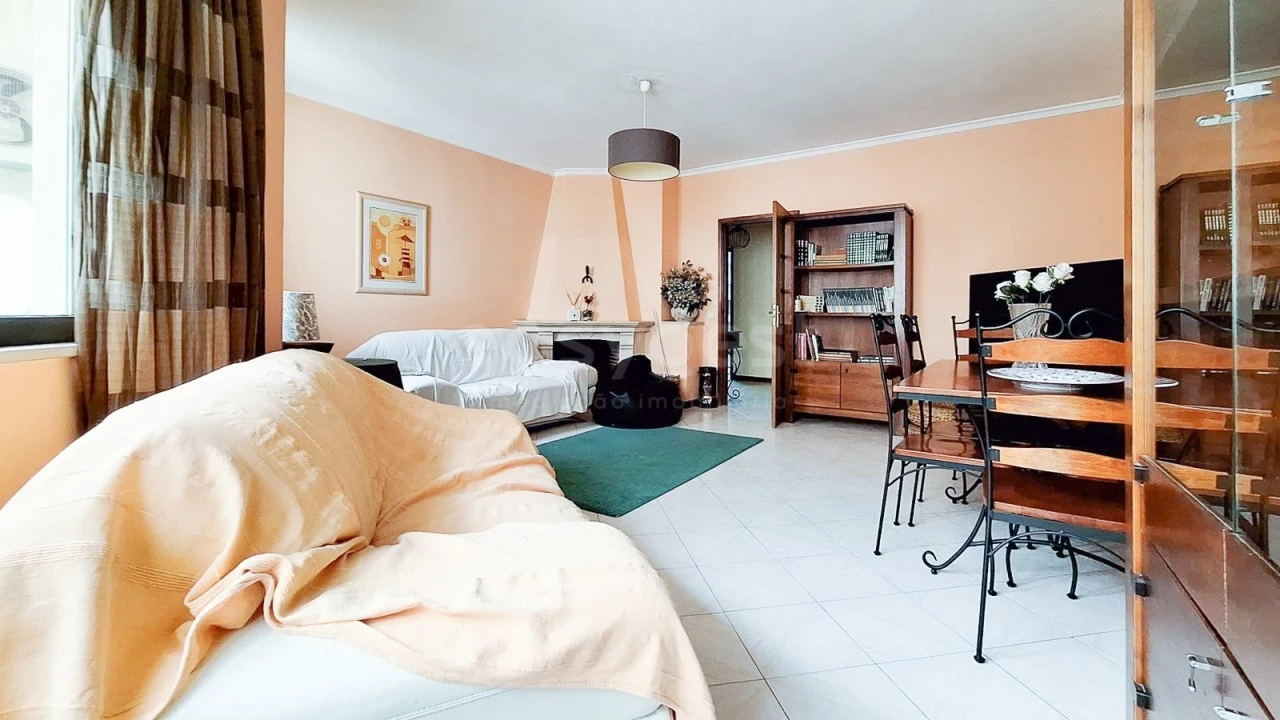 Apartamento T3 para Arrendamento em Olhão Foto 5