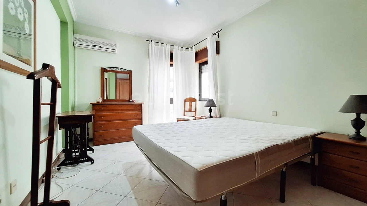 Apartamento T3 para Arrendamento em Olhão Foto 8