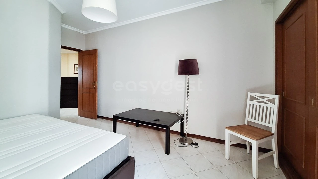 Apartamento T3 para Arrendamento em Olhão Foto 11