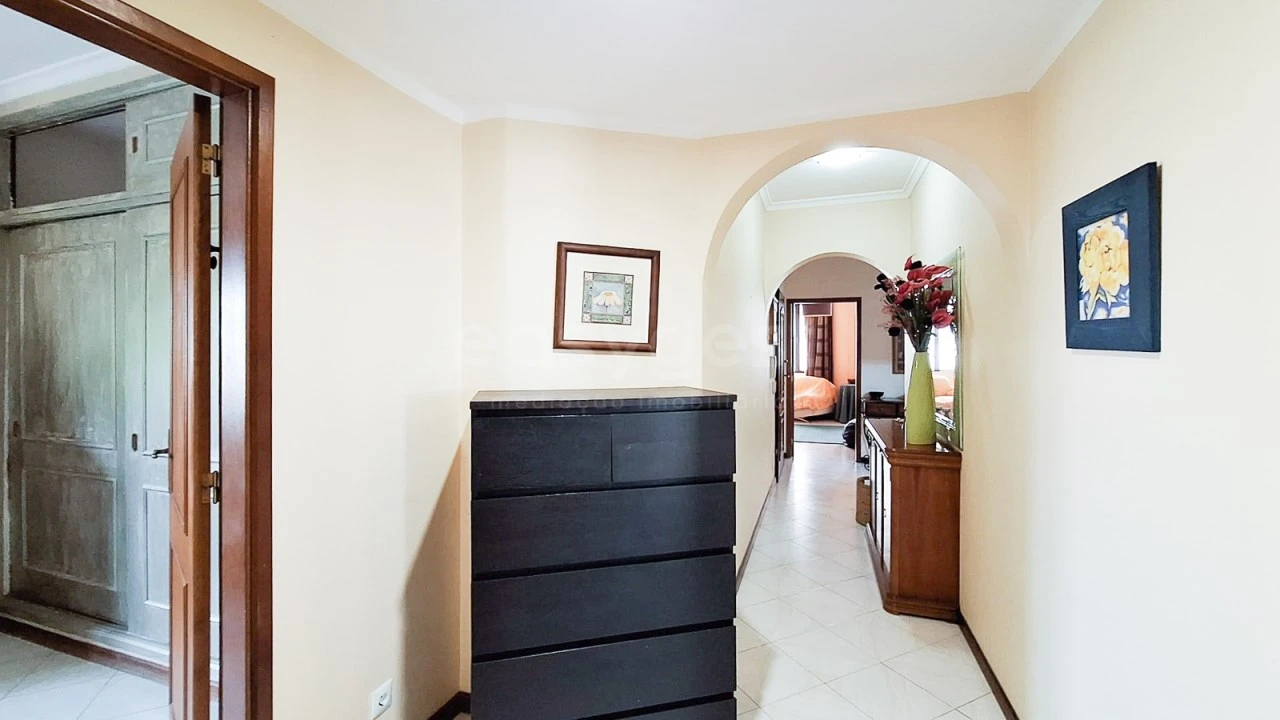 Apartamento T3 para Arrendamento em Olhão Foto 13