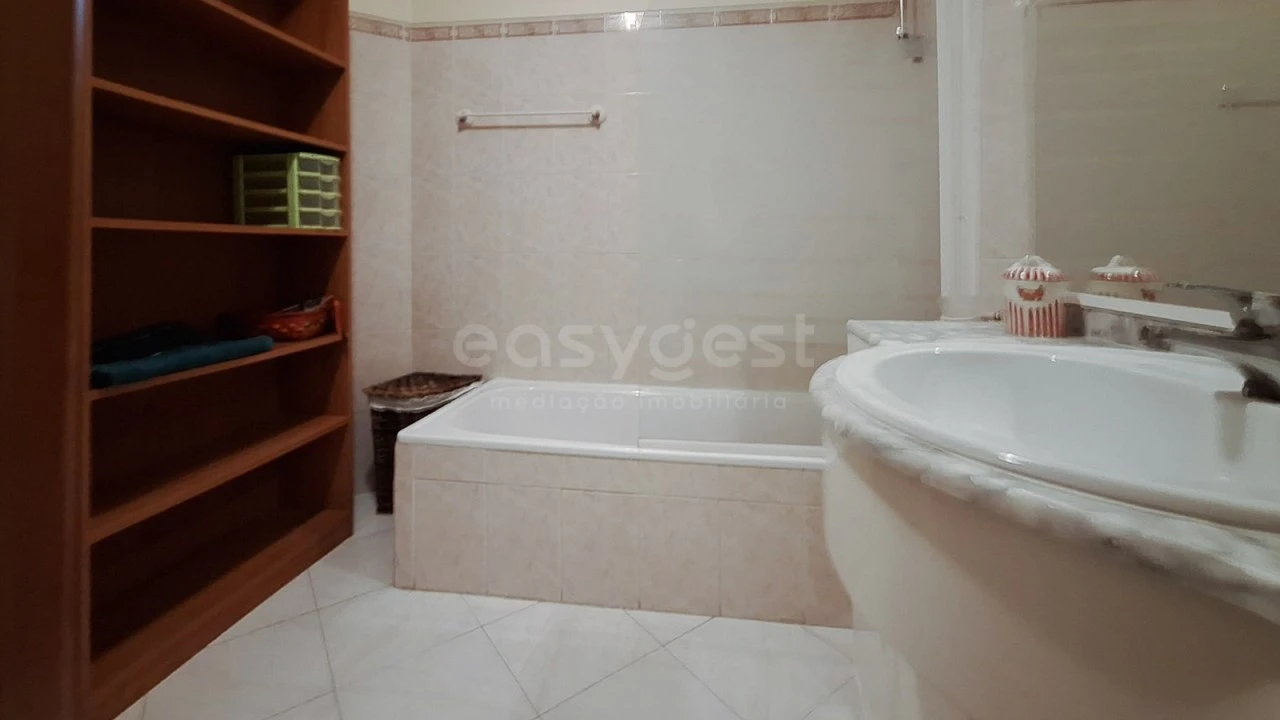 Apartamento T3 para Arrendamento em Olhão Foto 21
