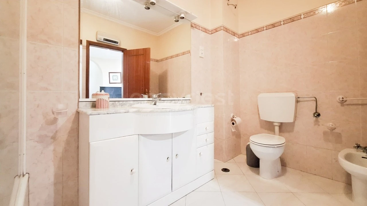 Apartamento T3 para Arrendamento em Olhão Foto 22